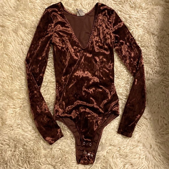 H&M Tops - Long sleeve velvet bodysuit
